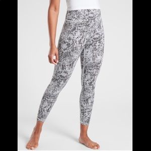 Athleta Elation Graffiti Fleur 7/8 Tight